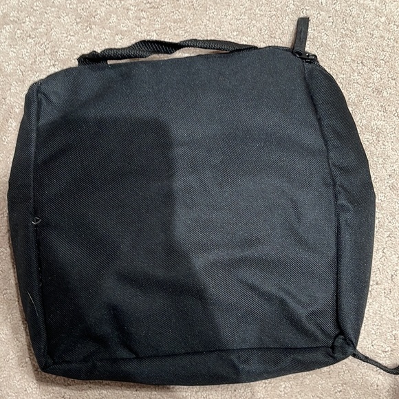 OLAY Travel Pouch - Picture 2 of 4